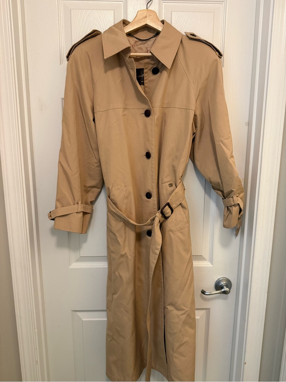 EUC Vintage Etienne Aigner Tan Single-breasted Belted Trench Coat